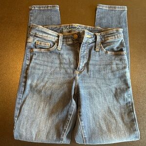 Women’s universal thread dark jeans 2/26R